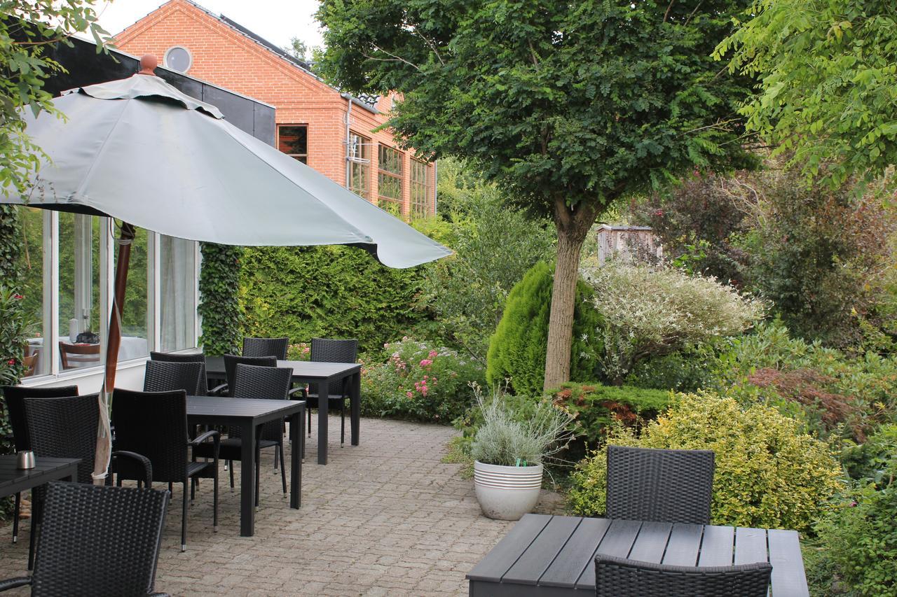 Lyng Dal Hotel Og Restaurant Ry Экстерьер фото